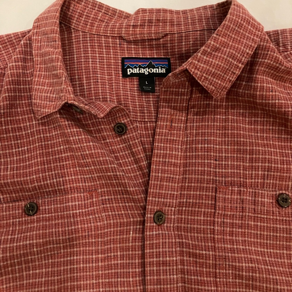 Patagonia Men's Short-Sleeve Button-Down Shirt in Rust Plaid - Picture 4 of 6
